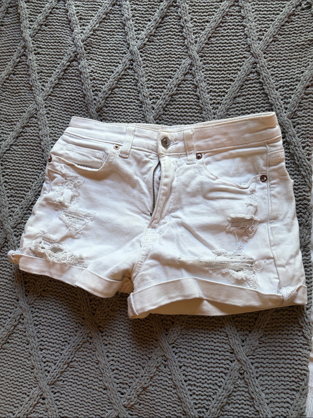 AMERICAN EAGLE White Rolled-Hem Jean Shorts